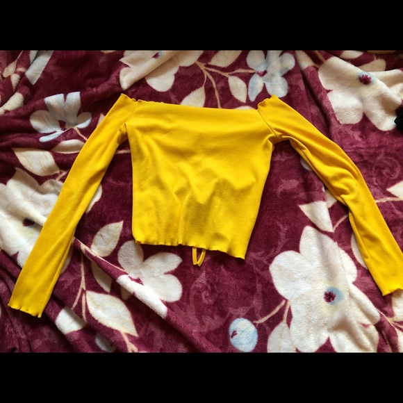 Yellow off the shoulder raunched top - Picture 2 of 3